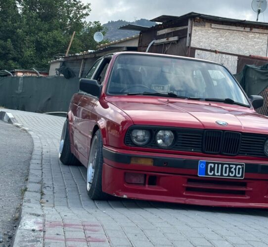 BMW E30 325i